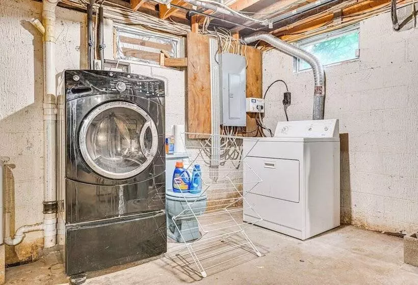 Pet Friendly Home W/ Beach In Northville!