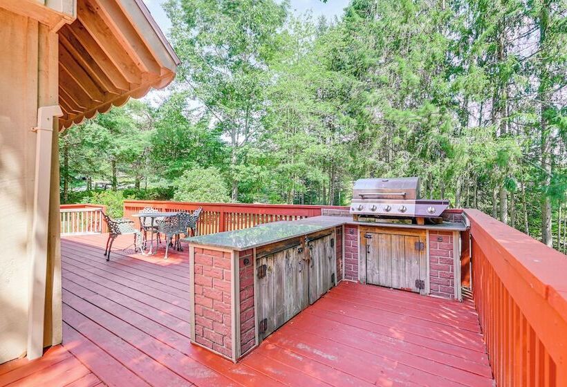 Pet Friendly Home W/ Beach In Northville!