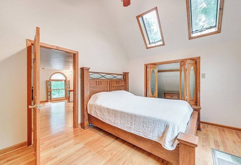 Pet Friendly Home W/ Beach In Northville!