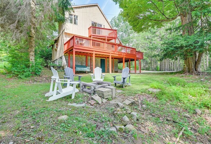 Pet Friendly Home W/ Beach In Northville!