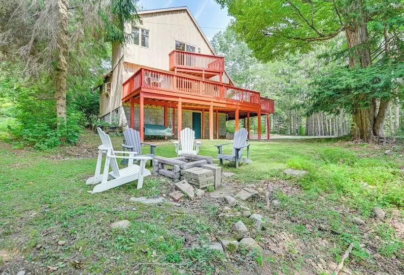 Pet Friendly Home W/ Beach In Northville!