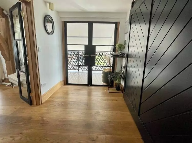 Maaseutuhotelli Open Plan Barn Conversion In Herefordshire