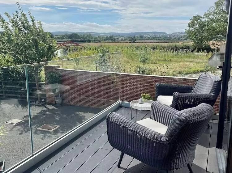 Maaseutuhotelli Open Plan Barn Conversion In Herefordshire