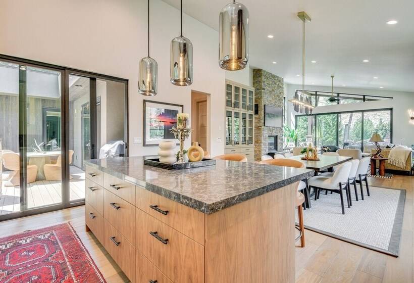 Luxury Alpine Home W/ Hot Tub: 1 Mi To Sun Valley!