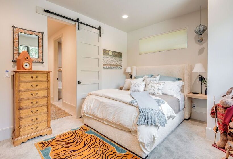 Luxury Alpine Home W/ Hot Tub: 1 Mi To Sun Valley!