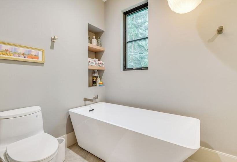 Luxury Alpine Home W/ Hot Tub: 1 Mi To Sun Valley!