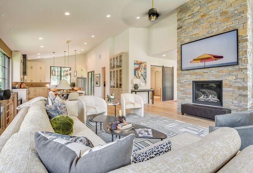 Luxury Alpine Home W/ Hot Tub: 1 Mi To Sun Valley!