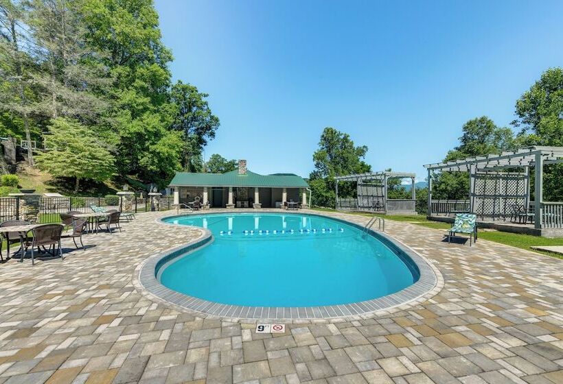 Nantahala Village Cabin W/ Resort Amenities!