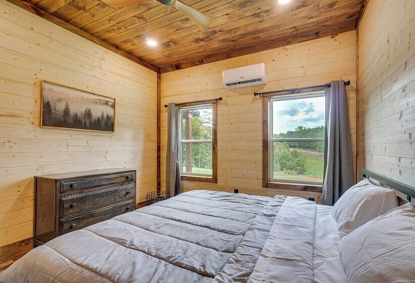 Hot Tub & Mtn Views: Pet Friendly Englewood Cabin