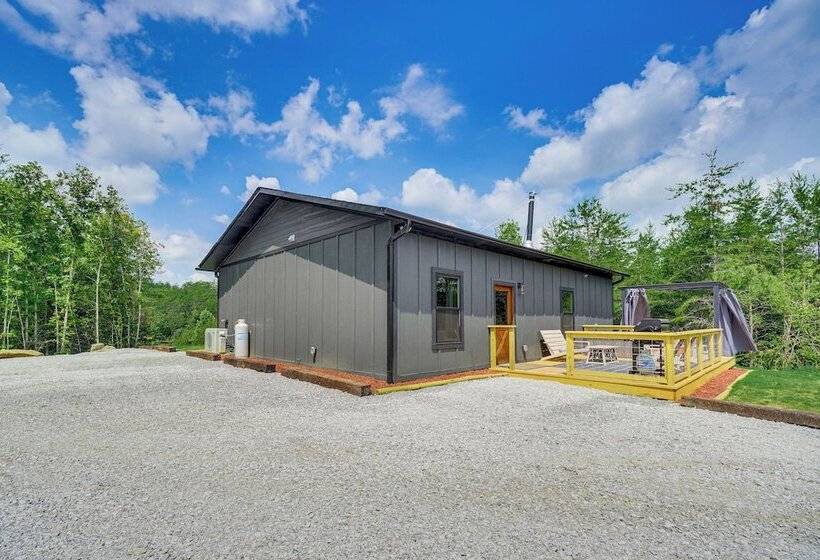 Hot Tub & Mtn Views: Pet Friendly Englewood Cabin
