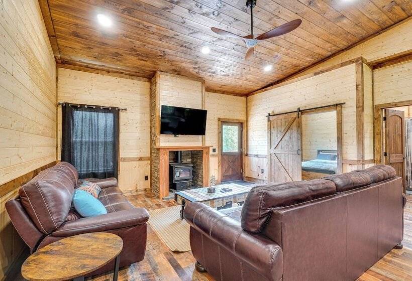 Hot Tub & Mtn Views: Pet Friendly Englewood Cabin