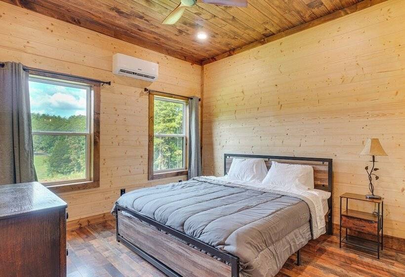 Hot Tub & Mtn Views: Pet Friendly Englewood Cabin