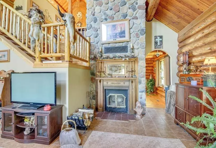 North Dakota Cabin W/ Private Deck & Sauna!