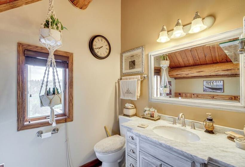 North Dakota Cabin W/ Private Deck & Sauna!