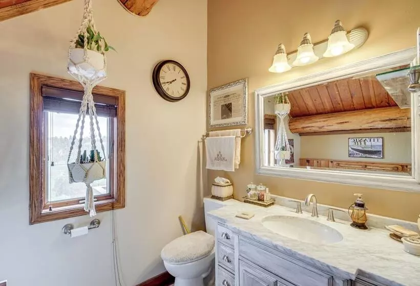 North Dakota Cabin W/ Private Deck & Sauna!