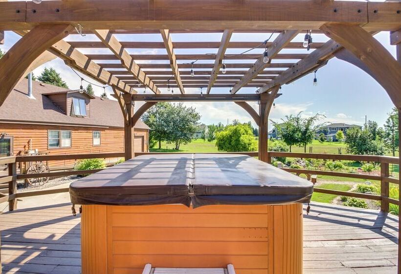 North Dakota Cabin W/ Private Deck & Sauna!