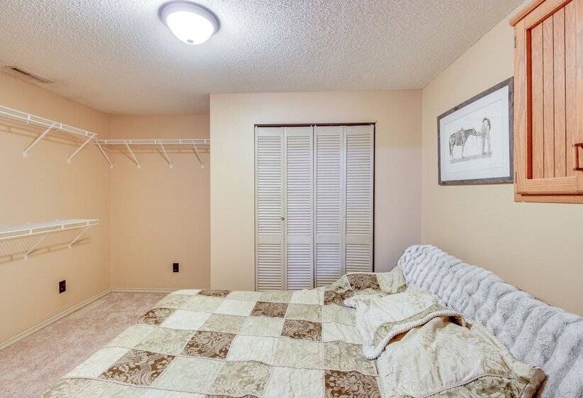 North Dakota Cabin W/ Private Deck & Sauna!