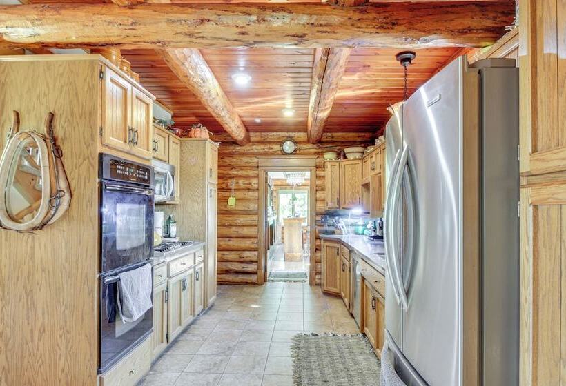 North Dakota Cabin W/ Private Deck & Sauna!