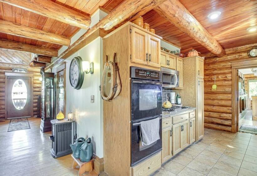 North Dakota Cabin W/ Private Deck & Sauna!