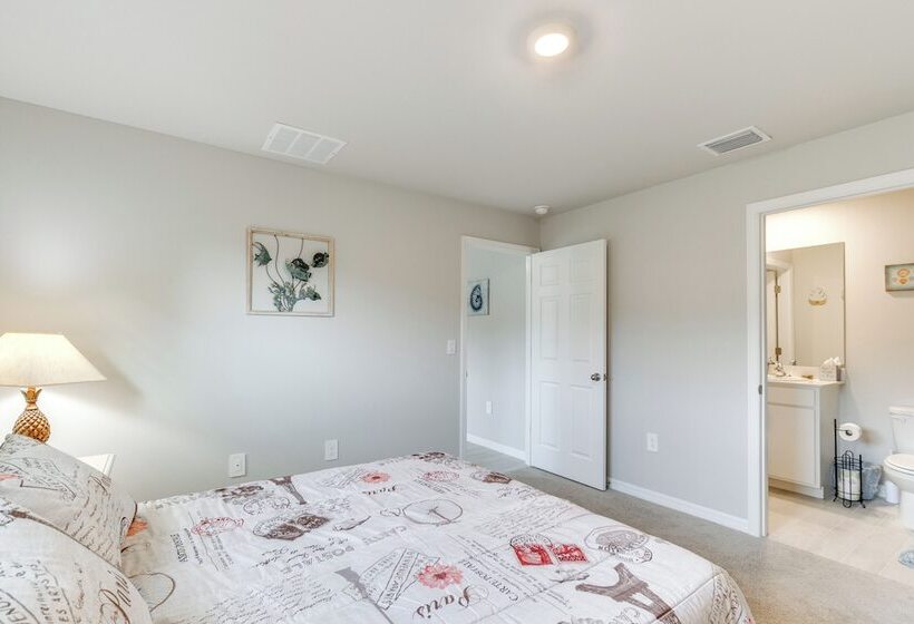 Port Charlotte Retreat Near Beach & Rays Stadium!