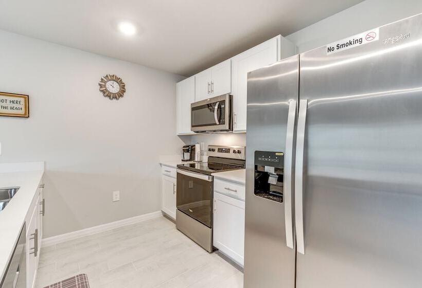 Port Charlotte Retreat Near Beach & Rays Stadium!