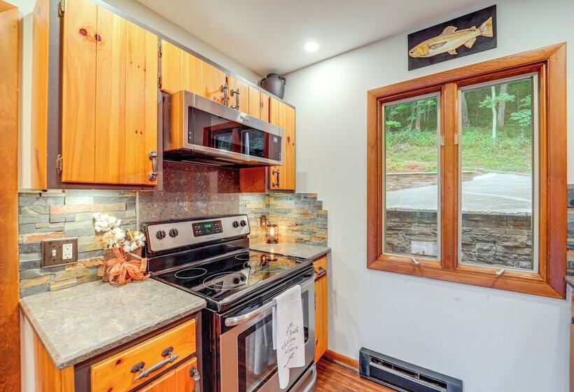 1 Mi To Otter Falls: Mtn View Gem W/ Deck