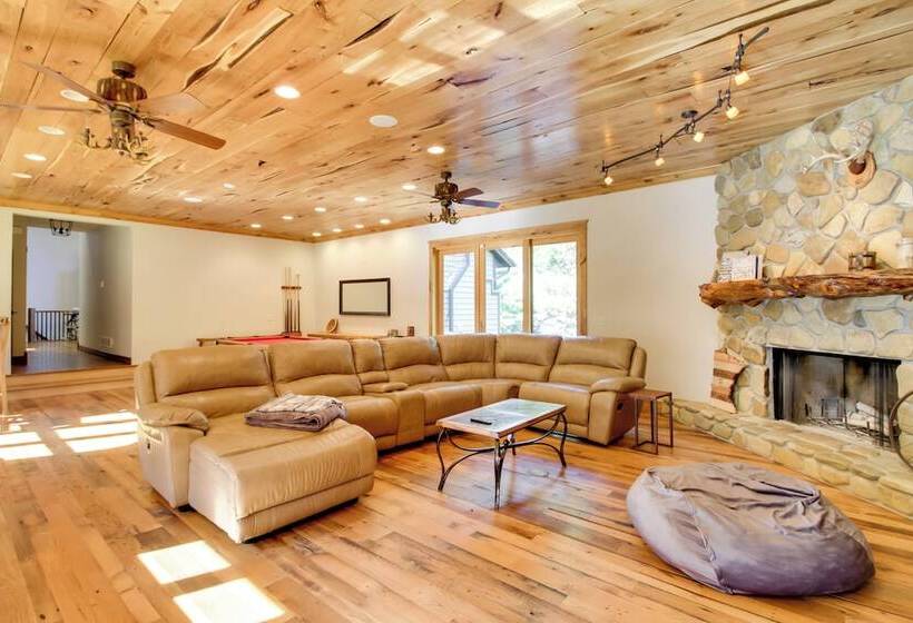 Sprawling Minnesota Home W/ On Site Lake Access