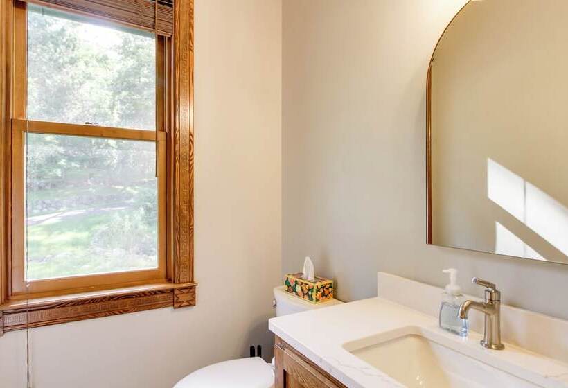 Sprawling Minnesota Home W/ On Site Lake Access