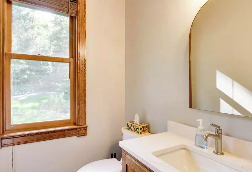 Sprawling Minnesota Home W/ On Site Lake Access