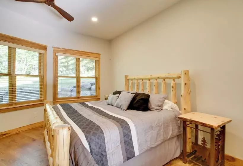 Sprawling Minnesota Home W/ On Site Lake Access