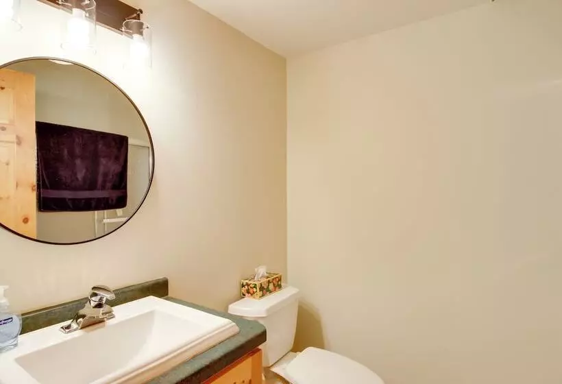 Sprawling Minnesota Home W/ On Site Lake Access