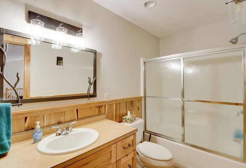 Sprawling Minnesota Home W/ On Site Lake Access