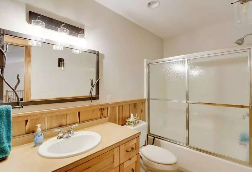 Sprawling Minnesota Home W/ On Site Lake Access