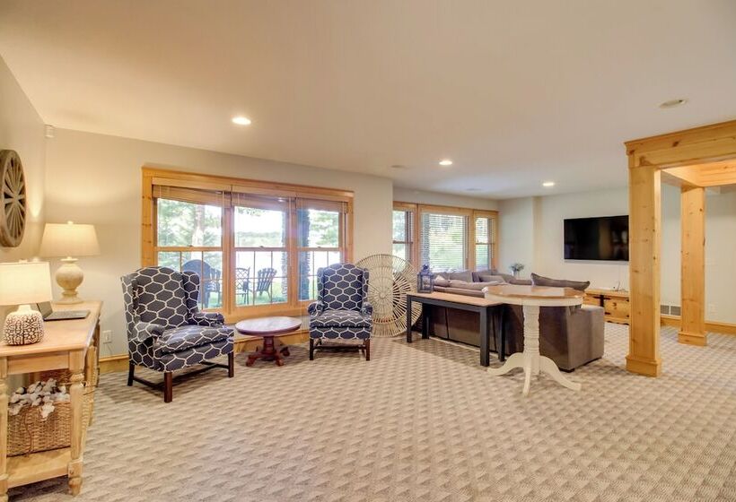 Sprawling Minnesota Home W/ On Site Lake Access