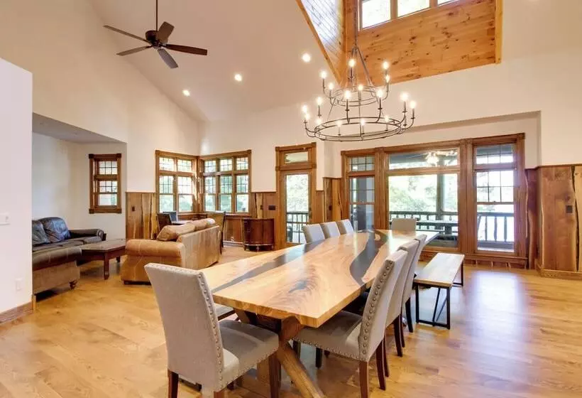 Sprawling Minnesota Home W/ On Site Lake Access