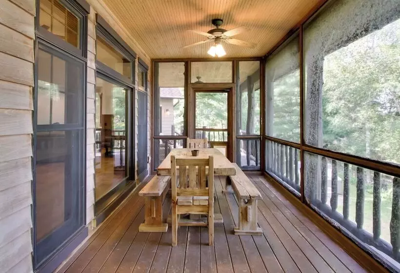 Sprawling Minnesota Home W/ On Site Lake Access