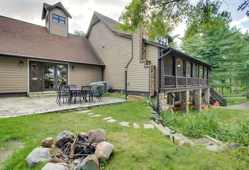 Sprawling Minnesota Home W/ On Site Lake Access