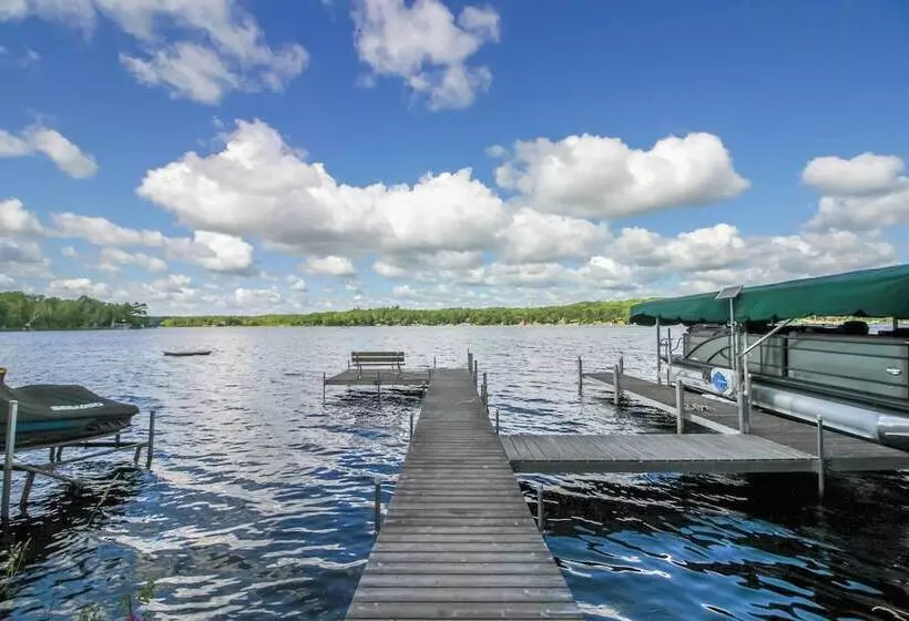 Sprawling Minnesota Home W/ On Site Lake Access