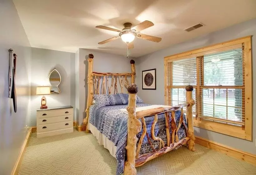 Sprawling Minnesota Home W/ On Site Lake Access