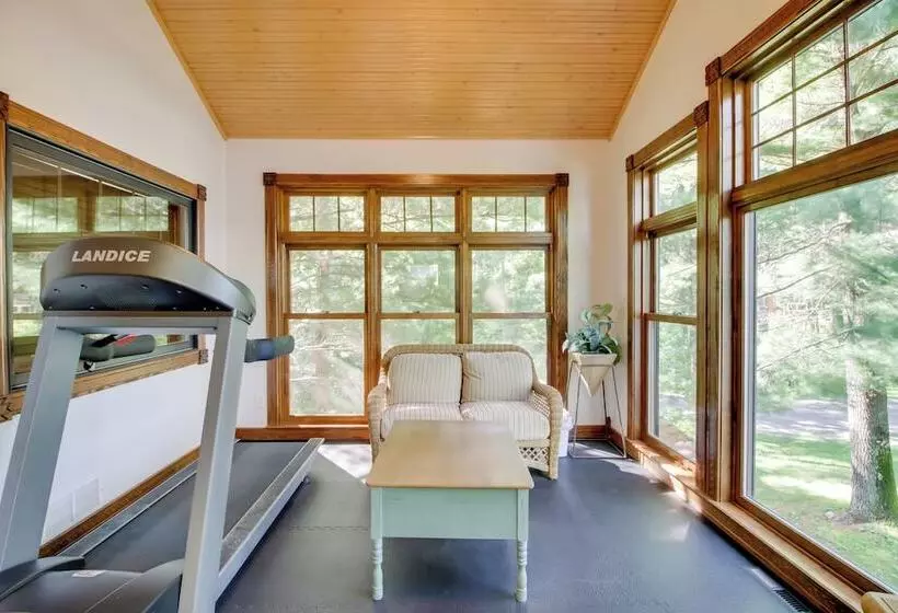 Sprawling Minnesota Home W/ On Site Lake Access