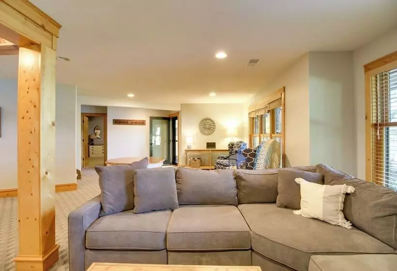 Sprawling Minnesota Home W/ On Site Lake Access