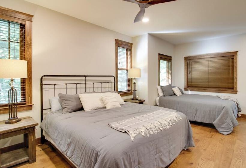 Sprawling Minnesota Home W/ On Site Lake Access