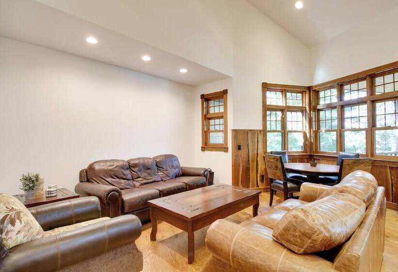 Sprawling Minnesota Home W/ On Site Lake Access