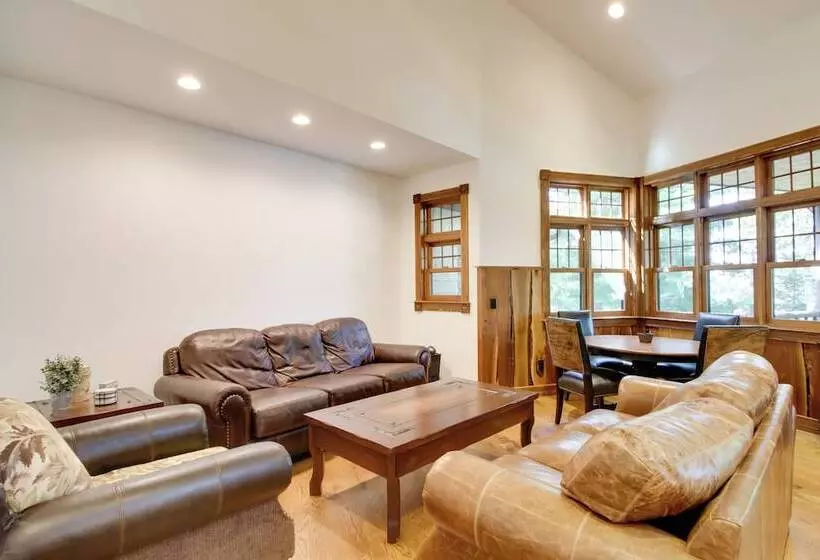 Sprawling Minnesota Home W/ On Site Lake Access