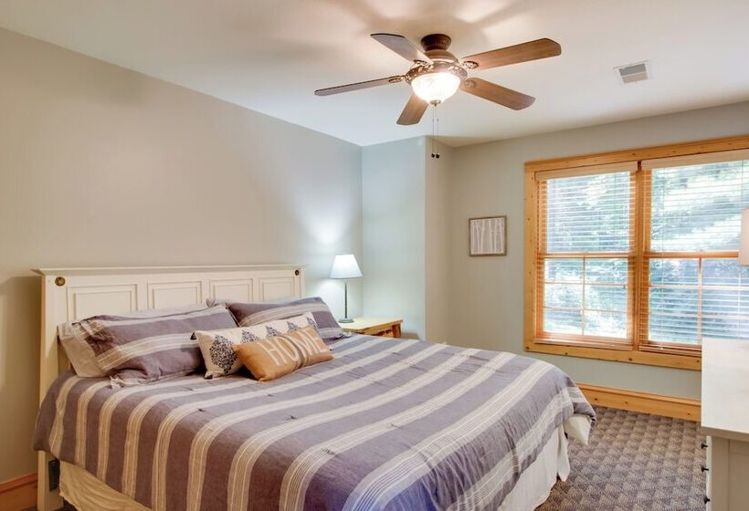 Sprawling Minnesota Home W/ On Site Lake Access