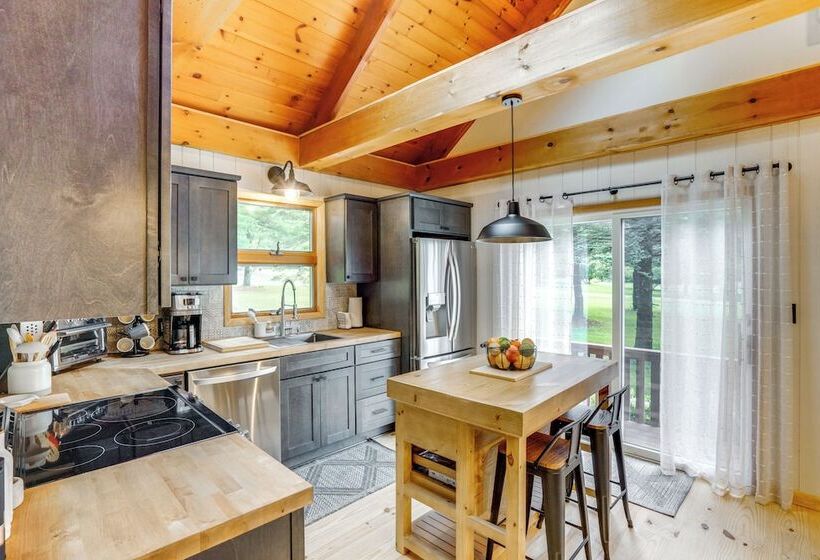 Stylish Catskills Retreat: Year Round Adventure!