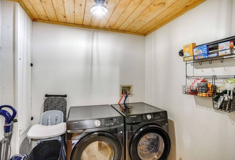 Stylish Catskills Retreat: Year Round Adventure!