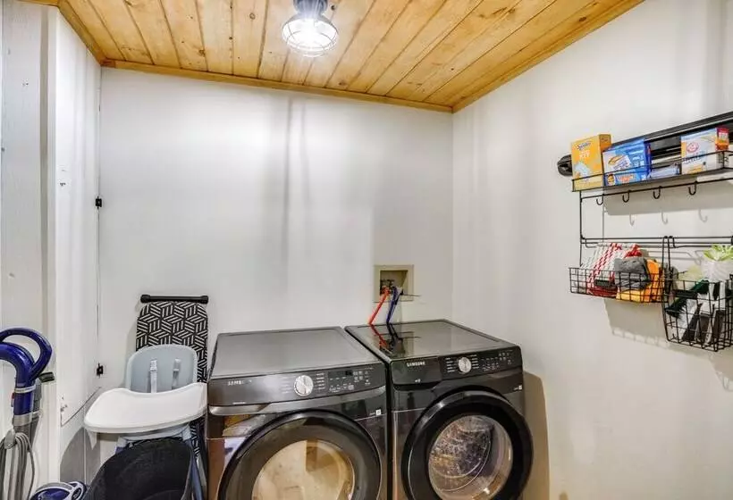 Stylish Catskills Retreat: Year Round Adventure!