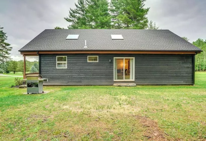 Stylish Catskills Retreat: Year Round Adventure!