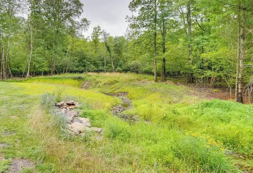 Stylish Catskills Retreat: Year Round Adventure!